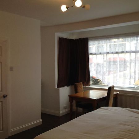 Repton Private Hotel Romford Exterior photo